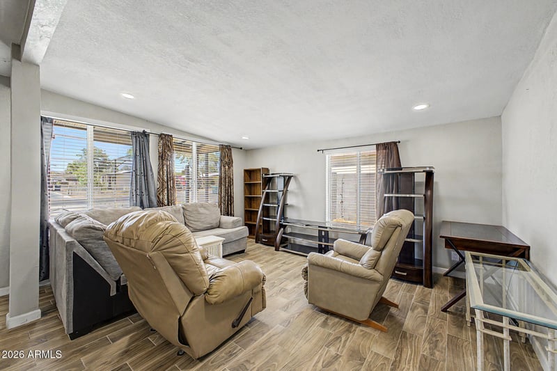 8215 6th Ave, Mesa, AZ 85208