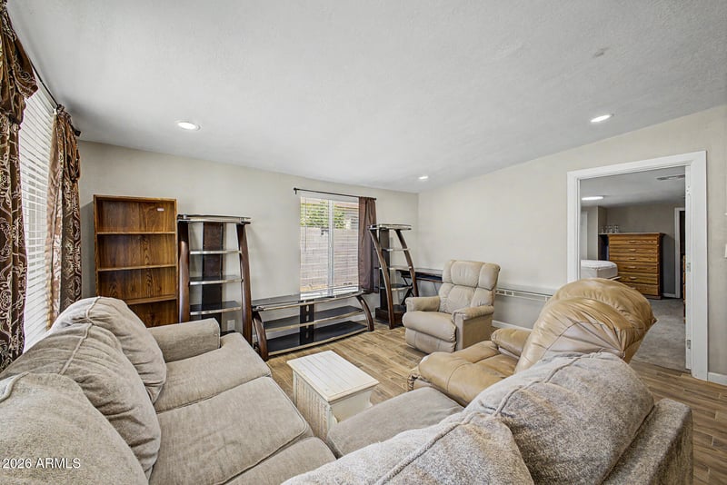 8215 6th Ave, Mesa, AZ 85208