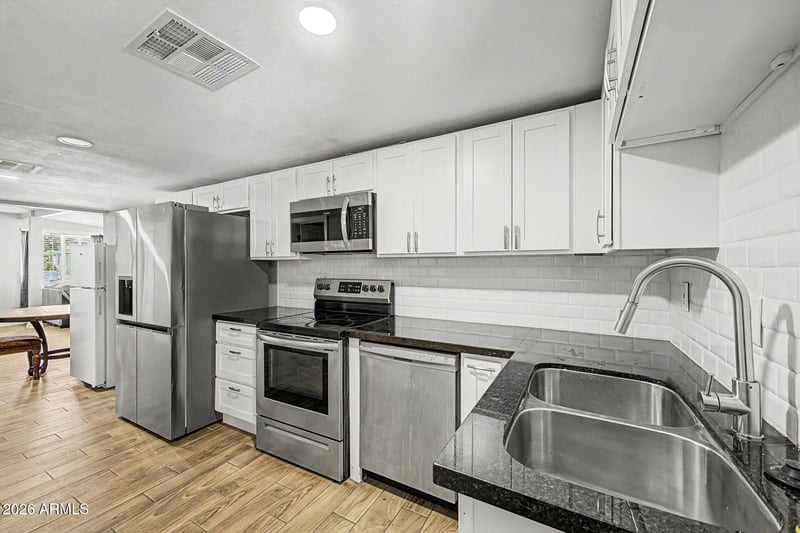 8215 6th Ave, Mesa, AZ 85208