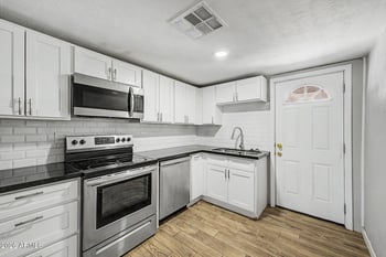 8215 6th Ave, Mesa, AZ 85208