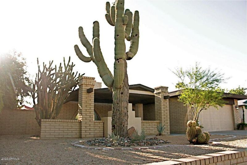 8215 N 49th Dr, Glendale, AZ 85302