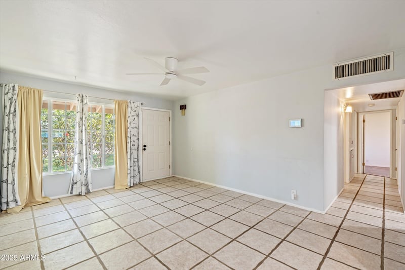 8216 9th St, Phoenix, AZ 85020
