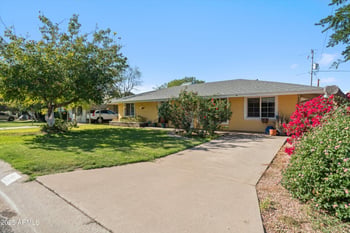8216 9th St, Phoenix, AZ 85020
