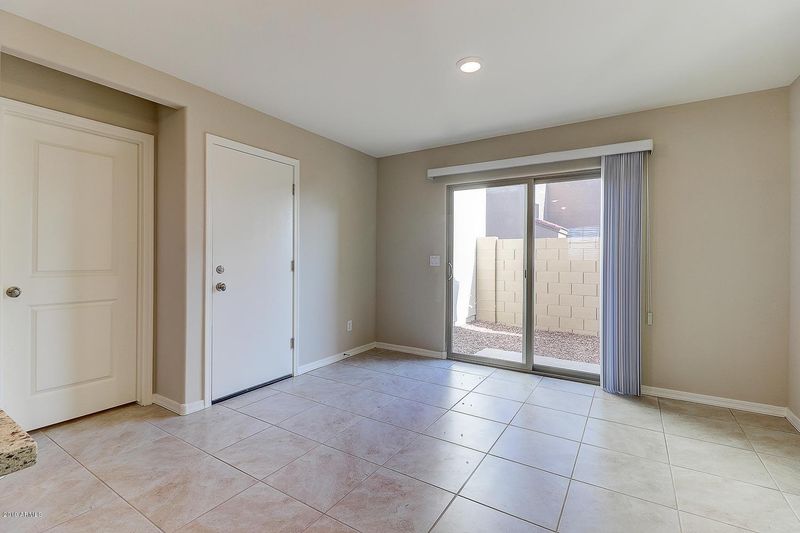 8217 W Illini St, Phoenix, AZ 85043