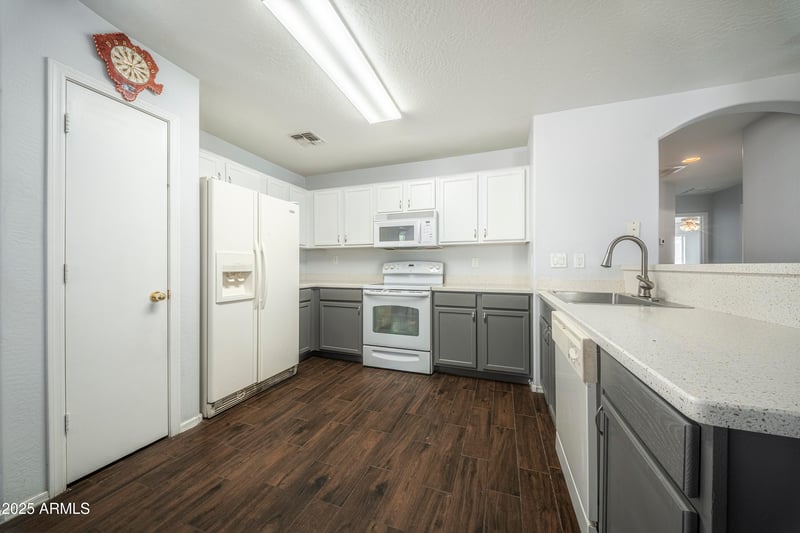 8218 Superior Ave, Phoenix, AZ 85043