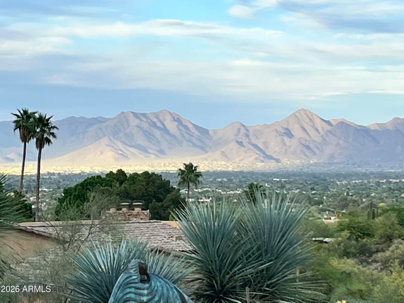 8219 N Charles Dr, Paradise Valley, AZ 85253