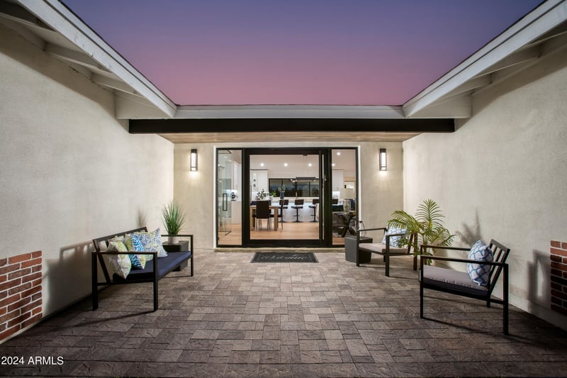 8220 E Minnezona Ave, Scottsdale, AZ 85251