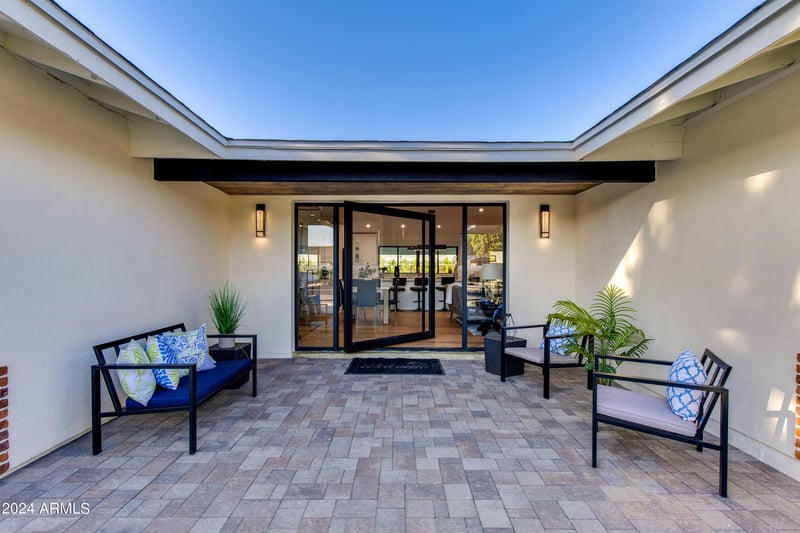 8220 E Minnezona Ave, Scottsdale, AZ 85251
