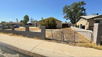 8220 Meadowbrook Ave, Phoenix, AZ 85033