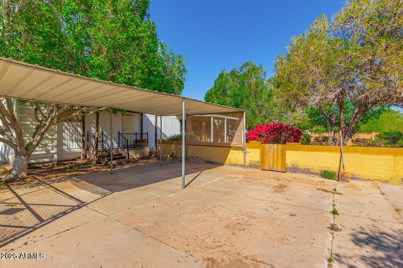 8221 9th St, Phoenix, AZ 85042