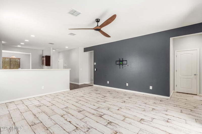 8221 Atlantis Way, Phoenix, AZ 85043