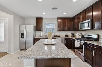8224 Albeniz Pl, Phoenix, AZ 85043