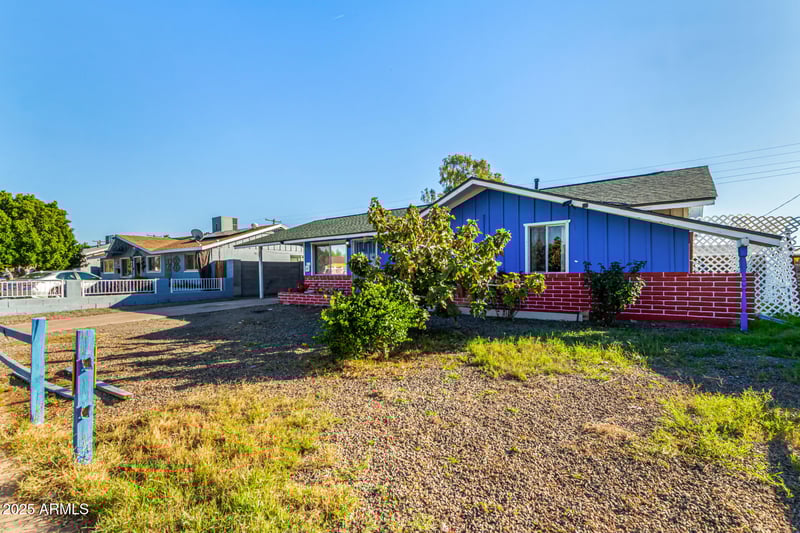 8225 Earll Dr, Phoenix, AZ 85033