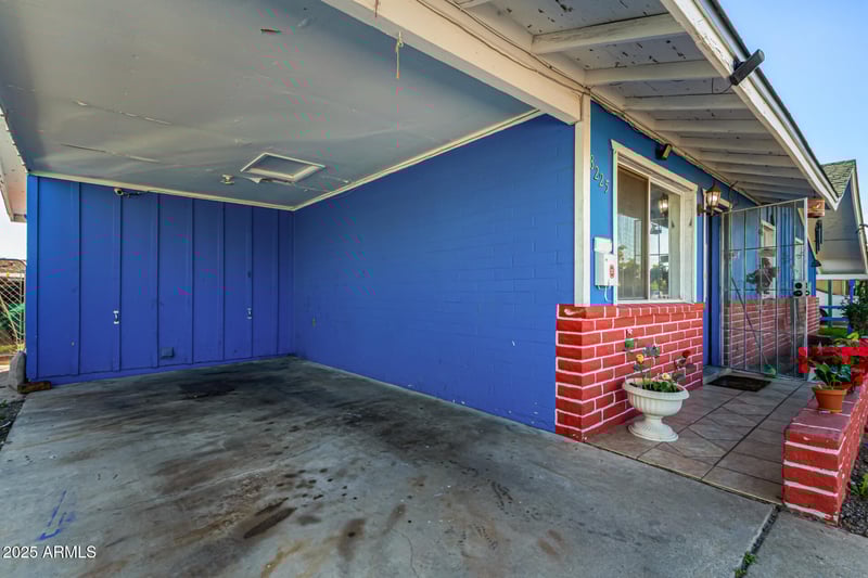 8225 Earll Dr, Phoenix, AZ 85033