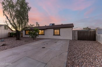 8226 Meadowbrook Ave, Phoenix, AZ 85033