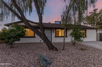 8226 Meadowbrook Ave, Phoenix, AZ 85033