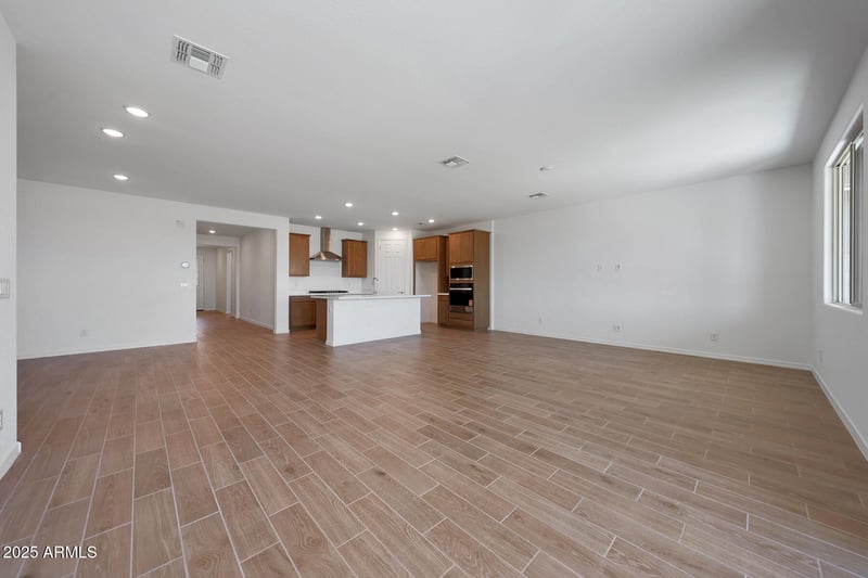 823 Riparian Dr, San Tan Valley, AZ 85140