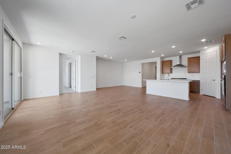 823 Riparian Dr, San Tan Valley, AZ 85140