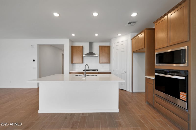 823 Riparian Dr, San Tan Valley, AZ 85140
