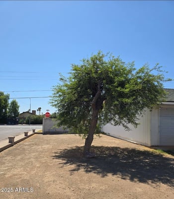 8230 42nd Dr, Phoenix, AZ 85051