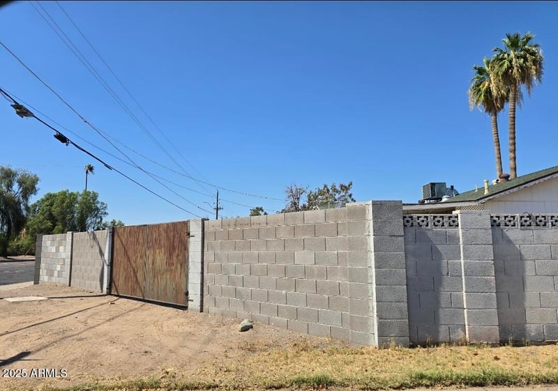 8230 42nd Dr, Phoenix, AZ 85051