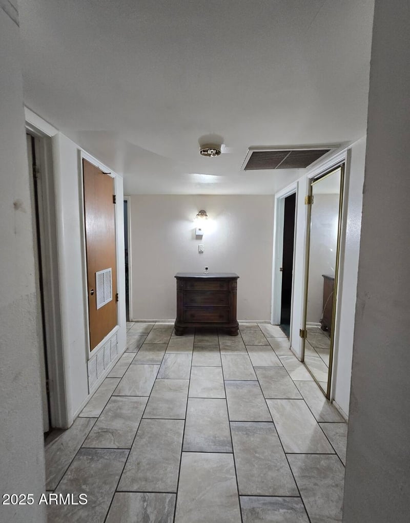 8230 42nd Dr, Phoenix, AZ 85051