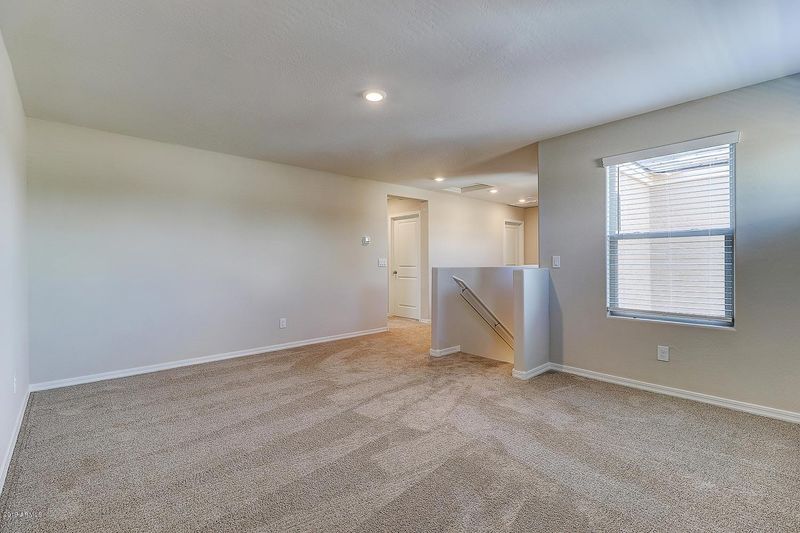 8233 W Illini St, Phoenix, AZ 85043