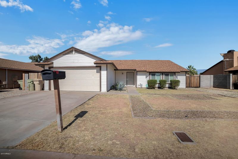 8234 N 59th Dr, Glendale, AZ 85302