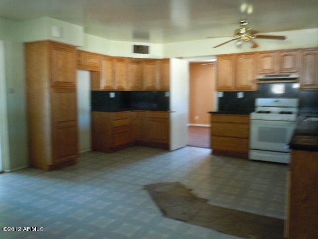 8236 N 27th Ave, Phoenix, AZ 85051