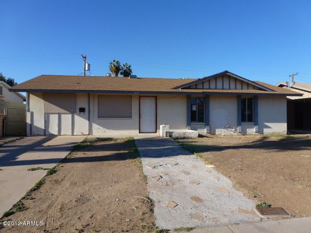 8238 W Avalon Dr, Phoenix, AZ 85033
