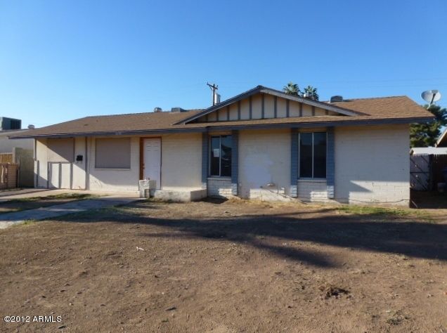 8238 W Avalon Dr, Phoenix, AZ 85033