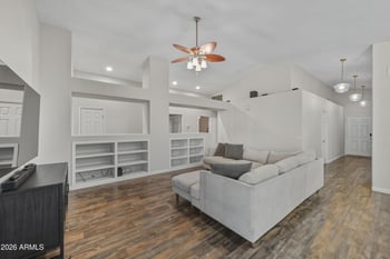 824 Cooley Dr, Gilbert, AZ 85233