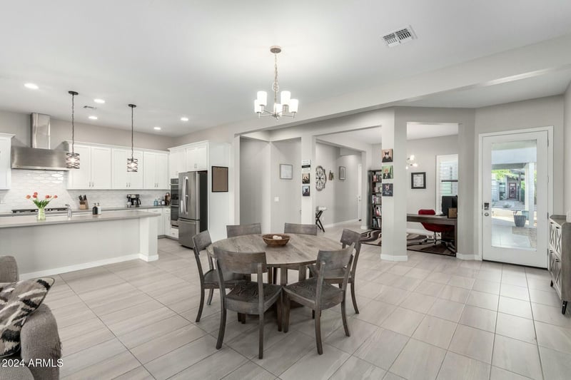 824 Monte Way, Phoenix, AZ 85042