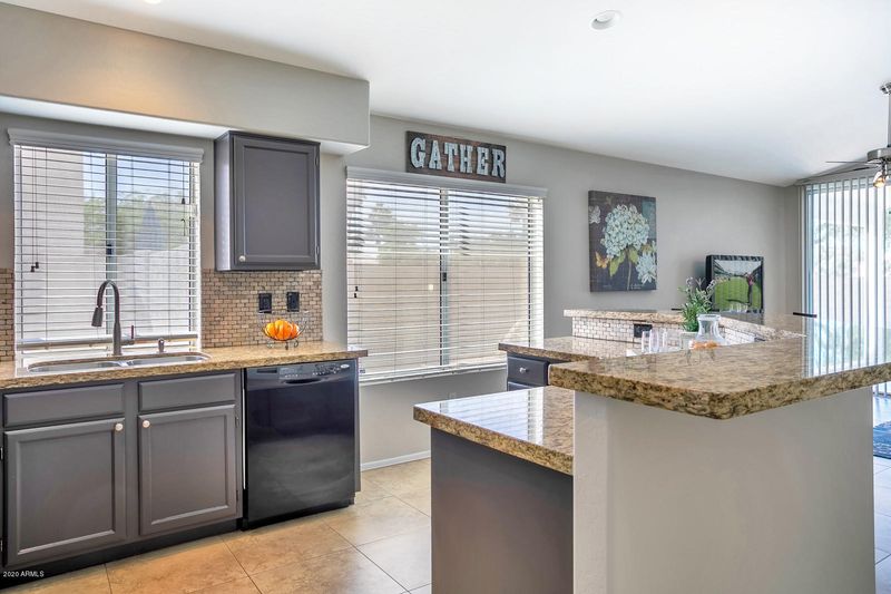824 N Swan Dr, Gilbert, AZ 85234