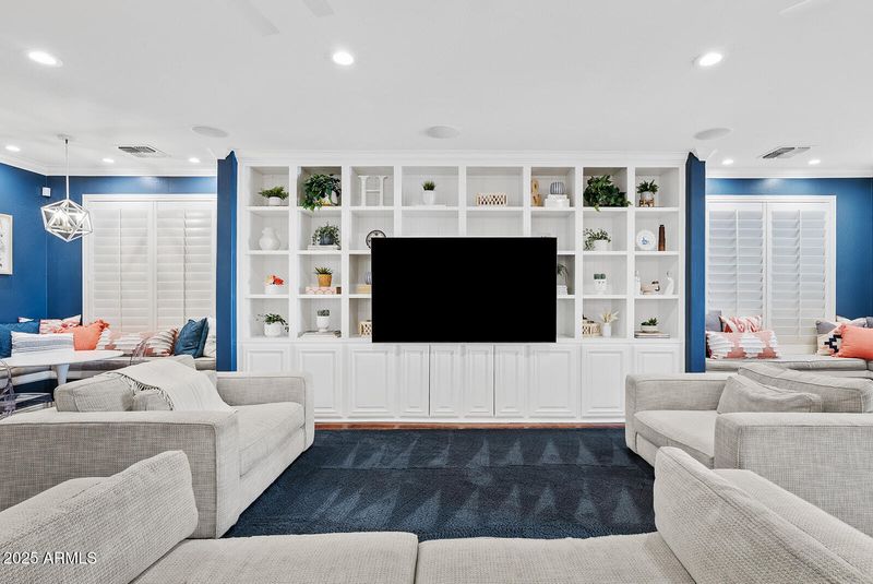 824 N York Cir, Mesa, AZ 85213