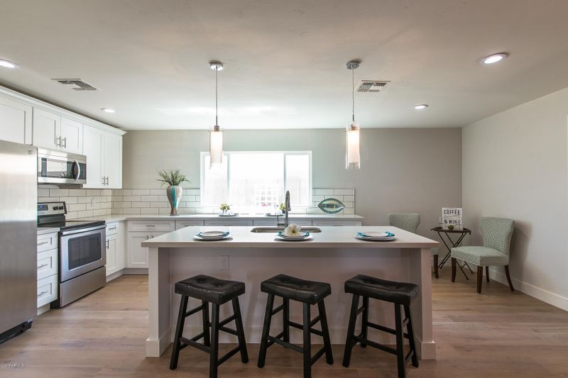 8243 E Mackenzie Dr, Scottsdale, AZ 85251