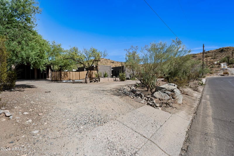 8243 S 40th St, Phoenix, AZ 85042