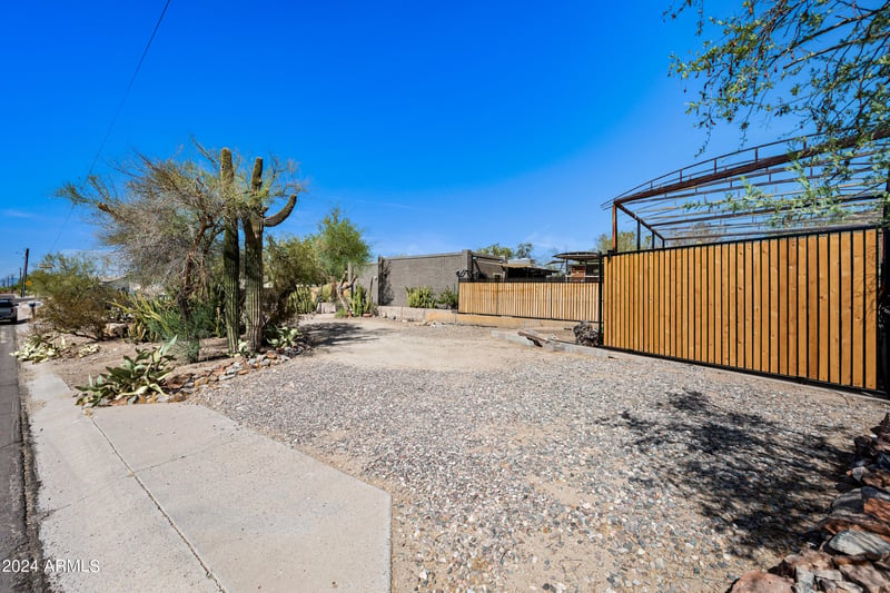 8243 S 40th St, Phoenix, AZ 85042