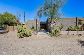 8243 S 40th St, Phoenix, AZ 85042