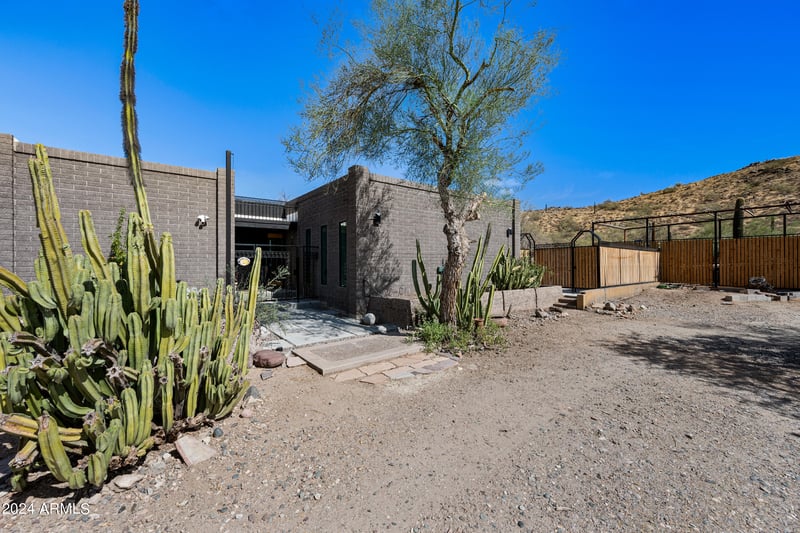 8243 S 40th St, Phoenix, AZ 85042