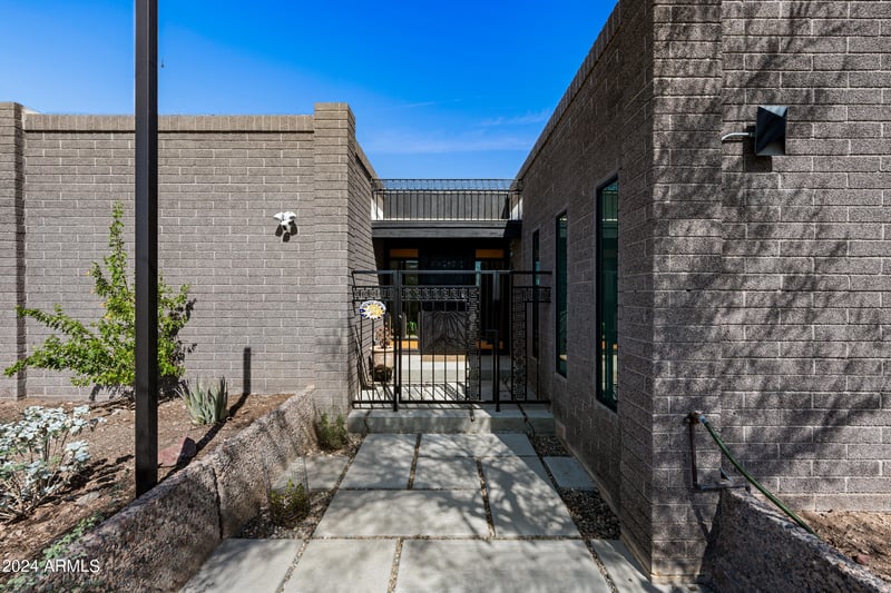 8243 S 40th St, Phoenix, AZ 85042