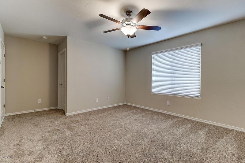 8246 W Albeniz Pl, Phoenix, AZ 85043
