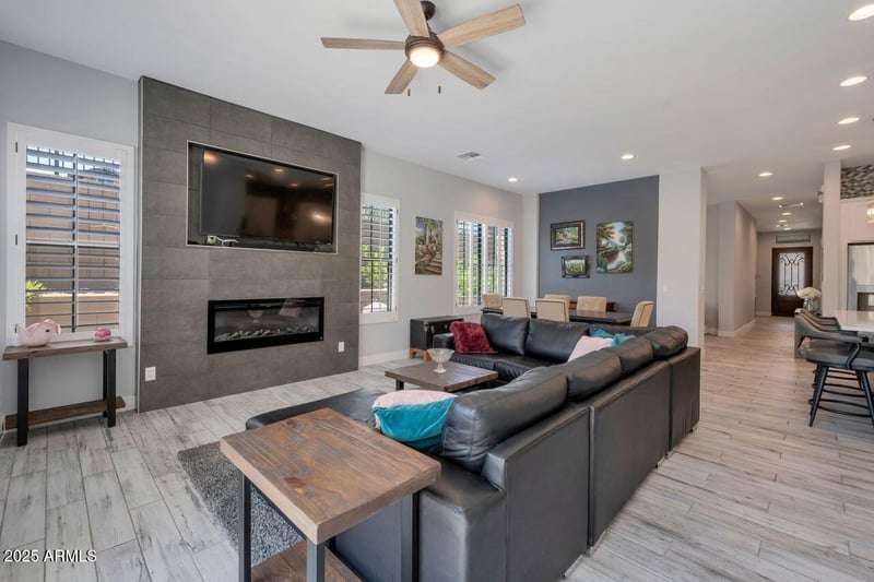 825 Ashurst Dr, Phoenix, AZ 85048