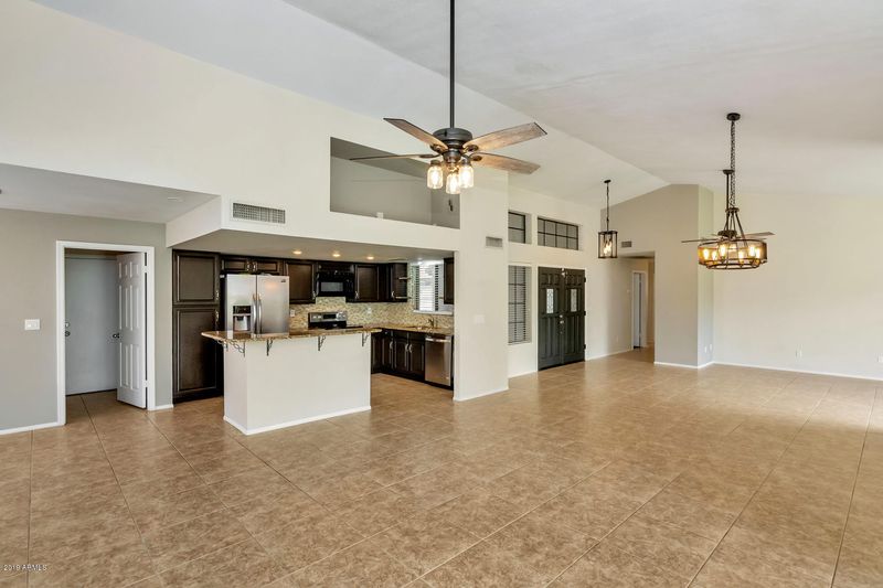 825 E Acoma Dr, Phoenix, AZ 85022