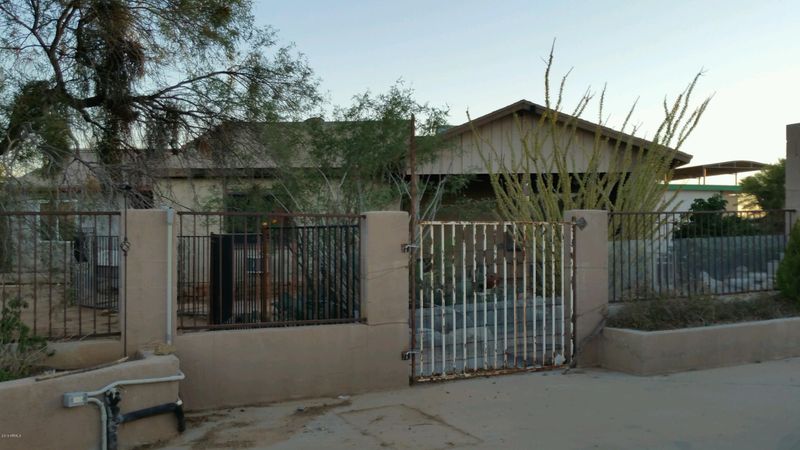 825 E Dolores Rd, Phoenix, AZ 85086