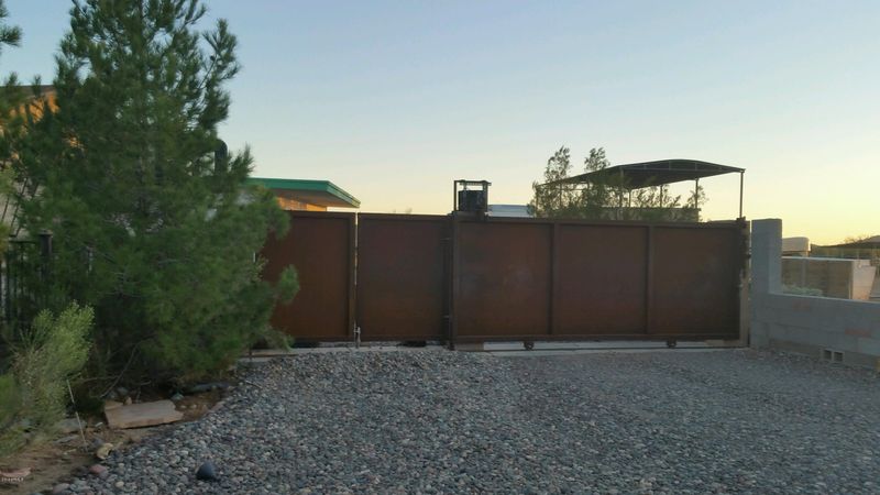 825 E Dolores Rd, Phoenix, AZ 85086