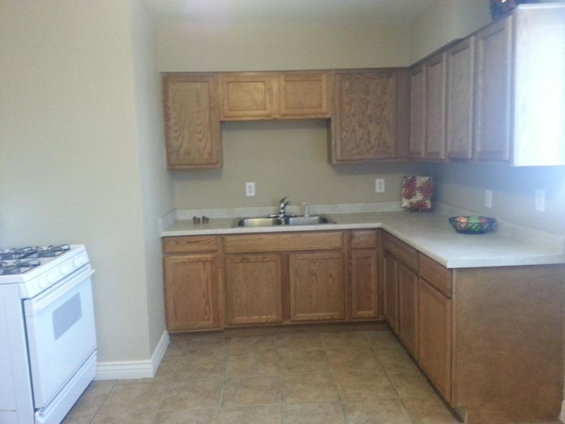 825 E Vineyard Rd, Phoenix, AZ 85042