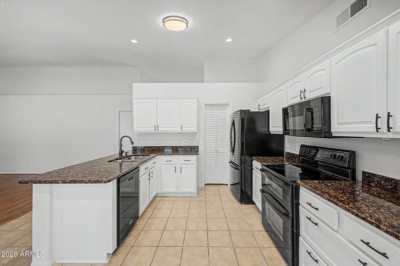 825 N 94th Pl, Mesa, AZ 85207