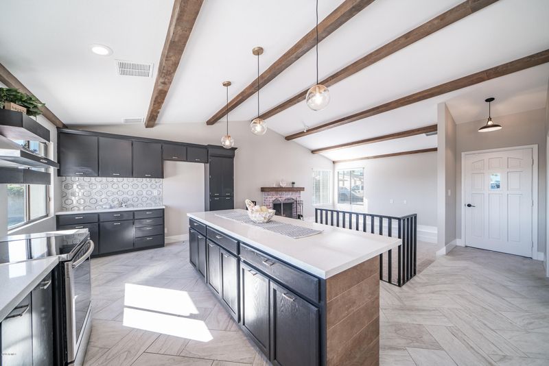825 N Apache Dr, Chandler, AZ 85224