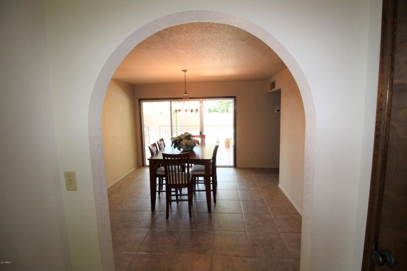 825 W 8th Pl, Mesa, AZ 85201